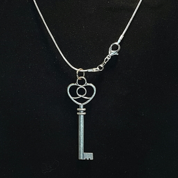 Key to My Heart Lock Pendant Necklace Silver Chain - Picture 3 of 3